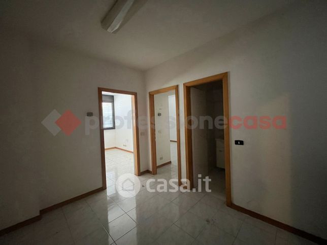 Ufficio in commerciale in Via Piero Calamandrei 129