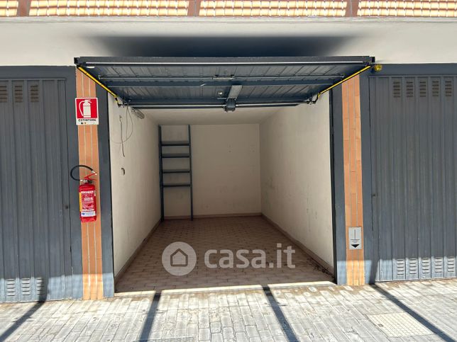 Box/posto auto in residenziale in Via Carlo Armellini 7
