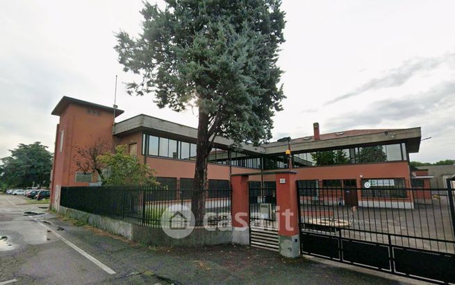 Capannone in commerciale in Via G. Puccini 8