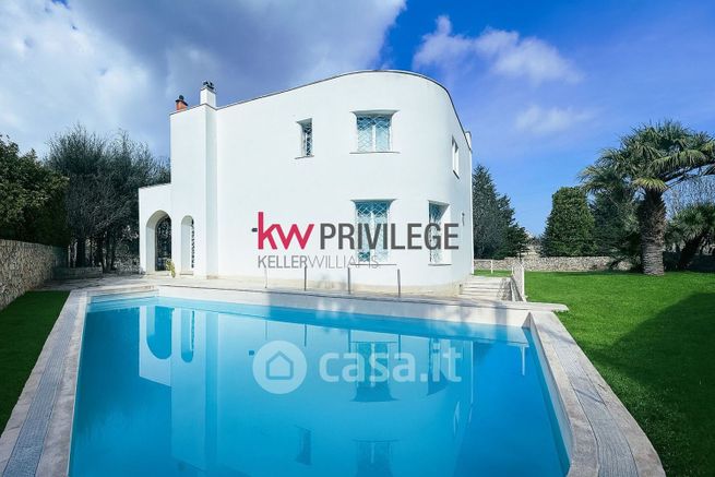 Villa in residenziale in 