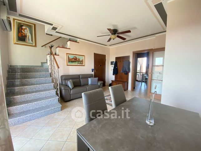 Appartamento in residenziale in Via Giuseppe Giacosa