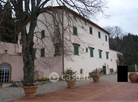 Villa in residenziale in Via Montefiano