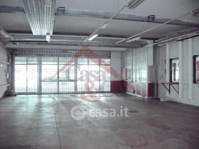 Capannone in commerciale in Via Europa
