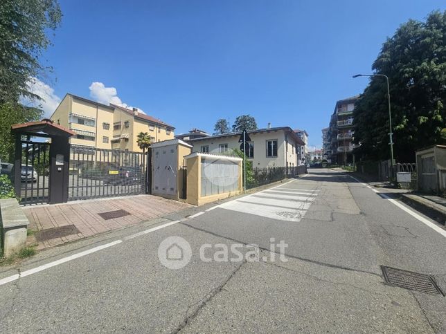 Box/posto auto in residenziale in Via Moncalvo 12