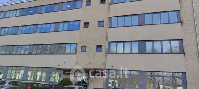 Ufficio in commerciale in 