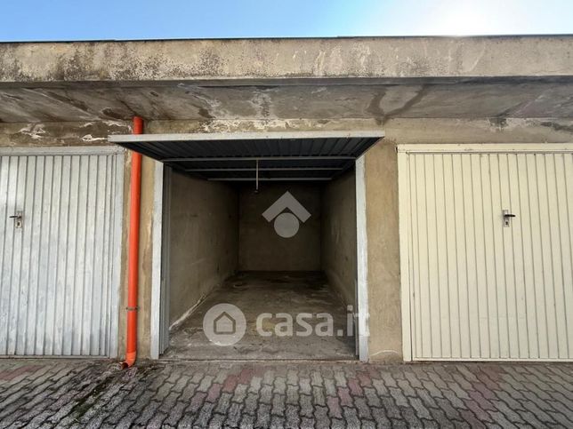 Box/posto auto in residenziale in Via Pasubio 4
