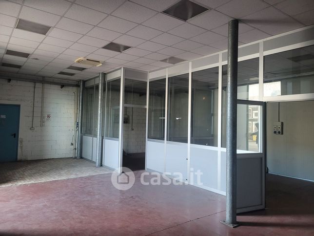 Capannone in commerciale in 