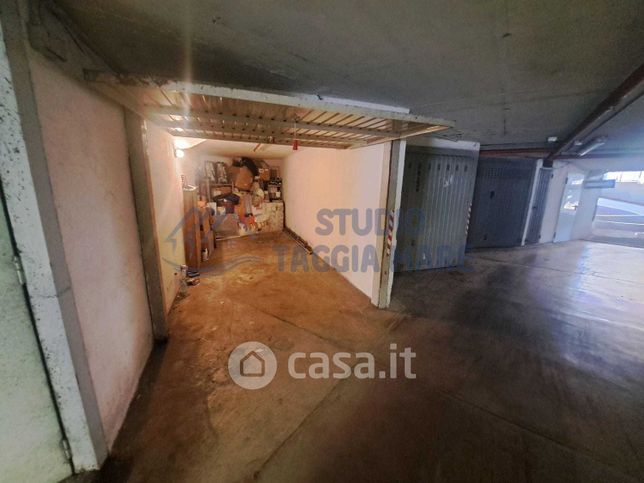 Box/posto auto in residenziale in Via Galileo Galilei 55