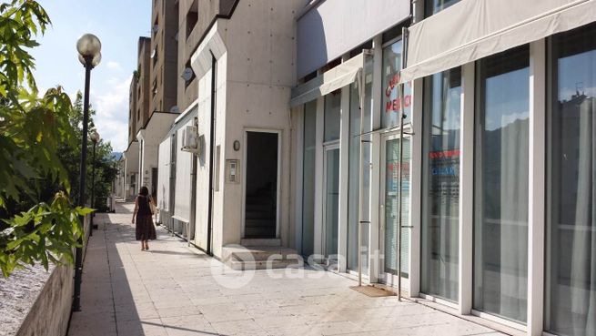 Ufficio in commerciale in