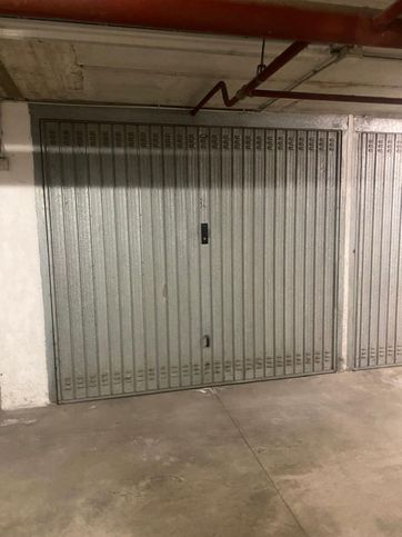 Box/posto auto in residenziale in Via Chierica