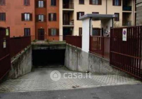 Box/posto auto in residenziale in Via Francesco Guarnerio 9