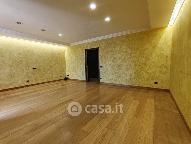 Ufficio in commerciale in Via Pacciano 24