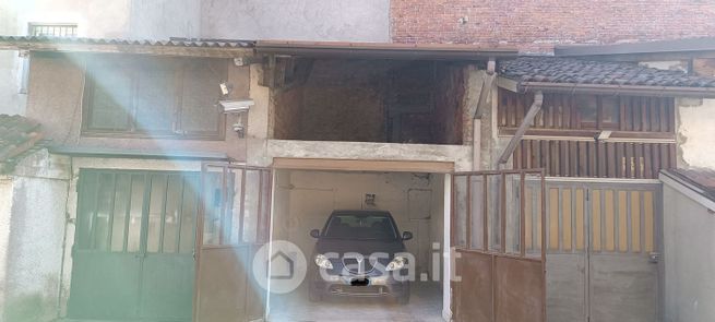 Garage/posto auto in residenziale in Piazza IV Novembre