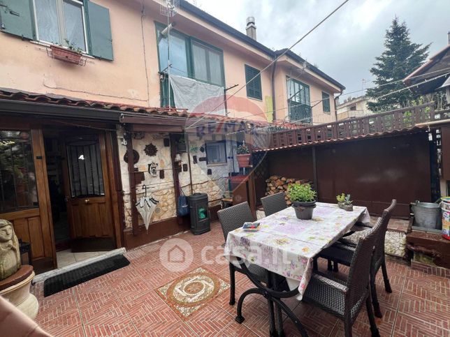 Casa bi/trifamiliare in residenziale in Via Rovere 3