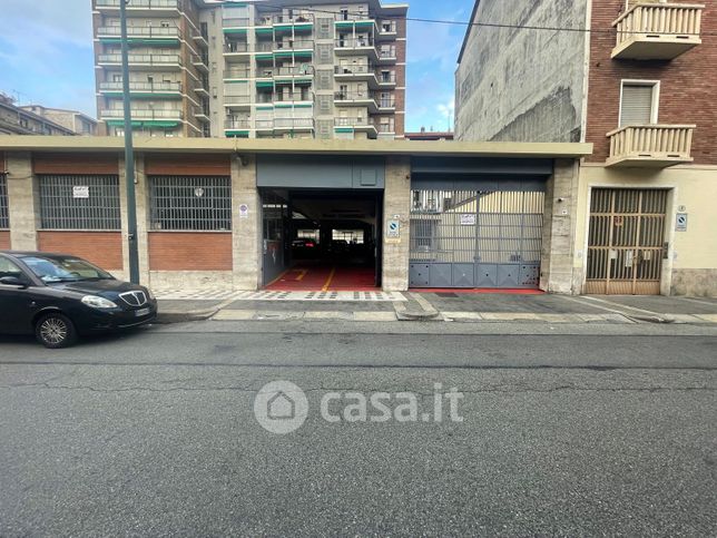 Negozio/locale commerciale in commerciale in Via Sostegno 10