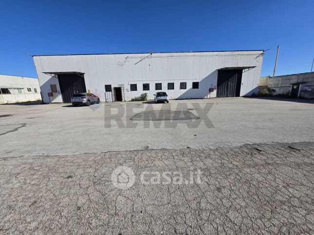 Capannone in commerciale in Via delle Arance 1