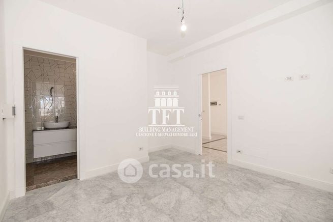 Ufficio in commerciale in Via Filippo Antonio Gualterio