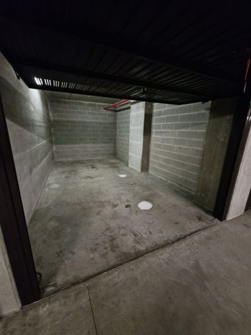Box/posto auto in residenziale in Via Ponte di Legno 10