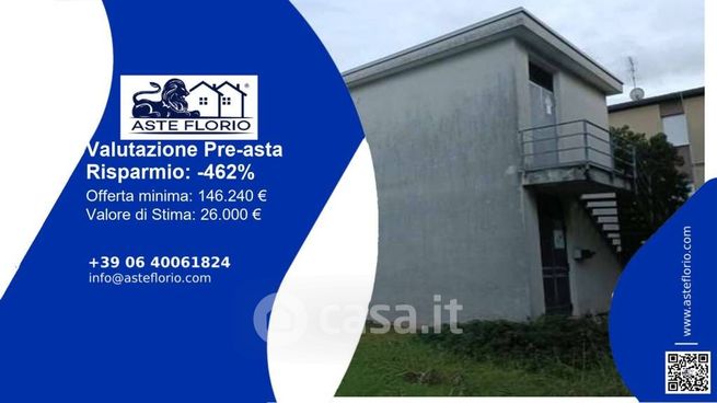 Capannone in commerciale in Via Marche