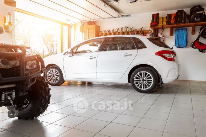 Garage/posto auto in residenziale in Via Alfredo Sandulli 5