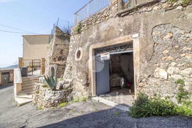 Box/posto auto in residenziale in Via Fiume