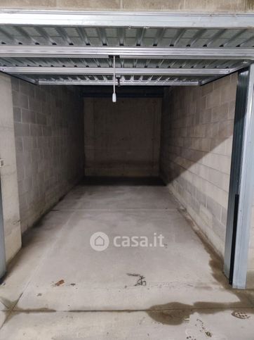 Box/posto auto in residenziale in Galleria Nazioni Unite 11