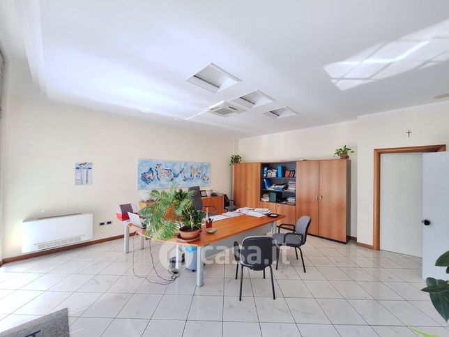 Ufficio in commerciale in 