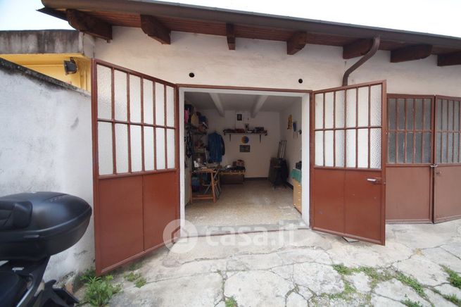 Box/posto auto in residenziale in Via Michele Amari 8