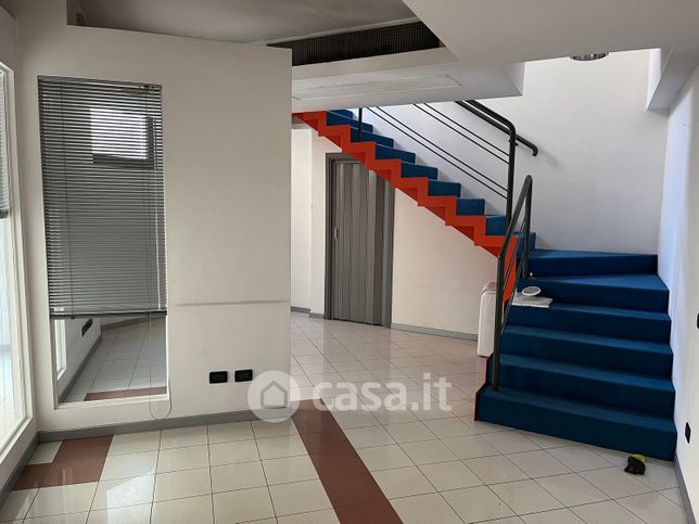 Ufficio in commerciale in Via Sant'Alberto