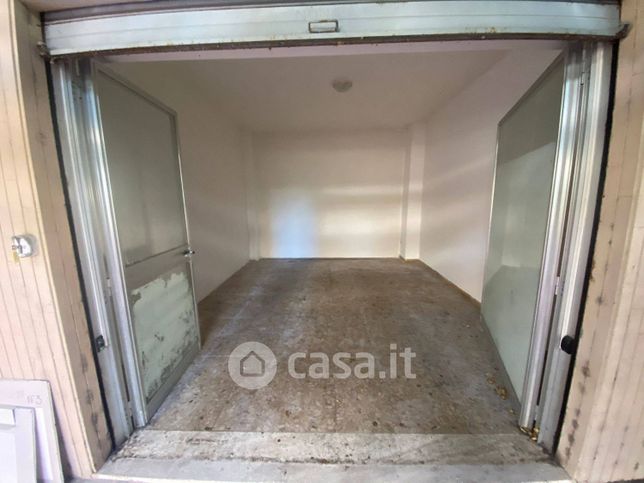 Box/posto auto in residenziale in Via Ronchi