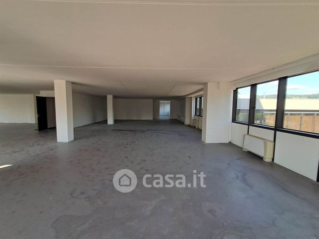 Ufficio in commerciale in
