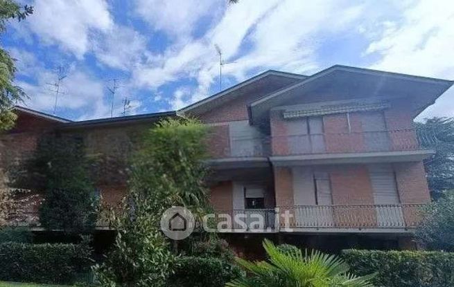 Casa bi/trifamiliare in residenziale in Via Vicoli