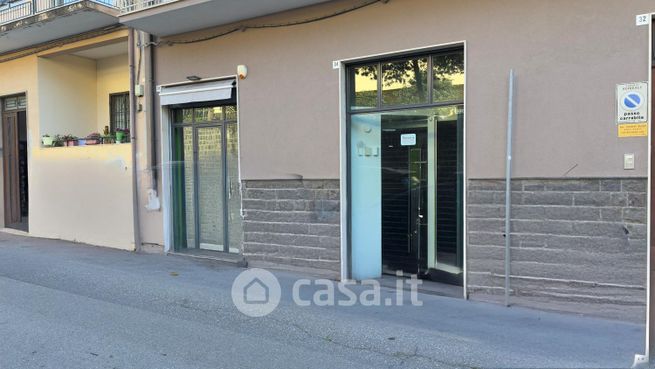 Negozio/locale commerciale in commerciale in Via Veneto 36