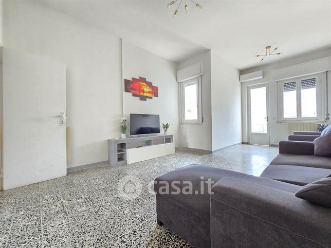 Casa bi/trifamiliare in residenziale in