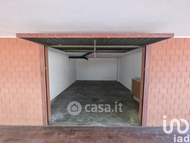 Garage/posto auto in residenziale in Via Trilussa 4