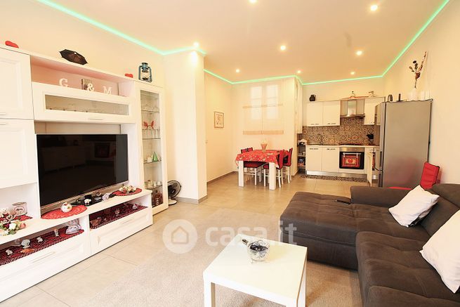 Appartamento in residenziale in Via Angiò 132
