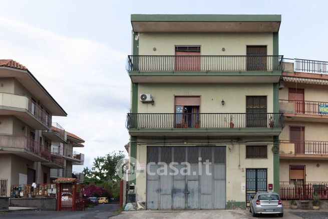 Casa bi/trifamiliare in residenziale in 