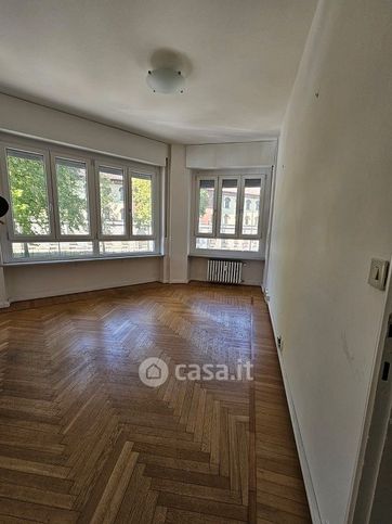 Ufficio in commerciale in Via Roberto Ardigò 2