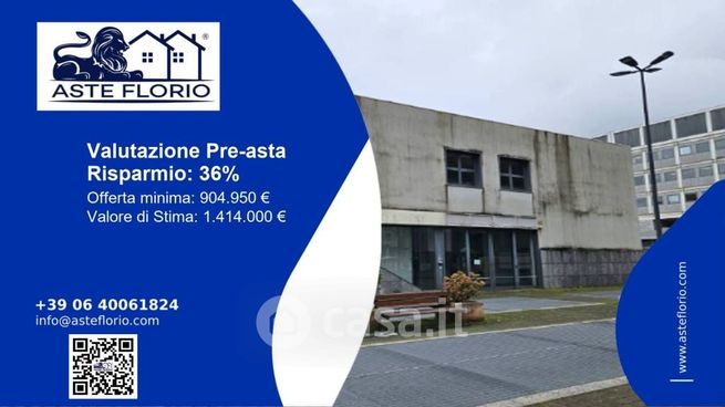 Ufficio in commerciale in Via della Piazza