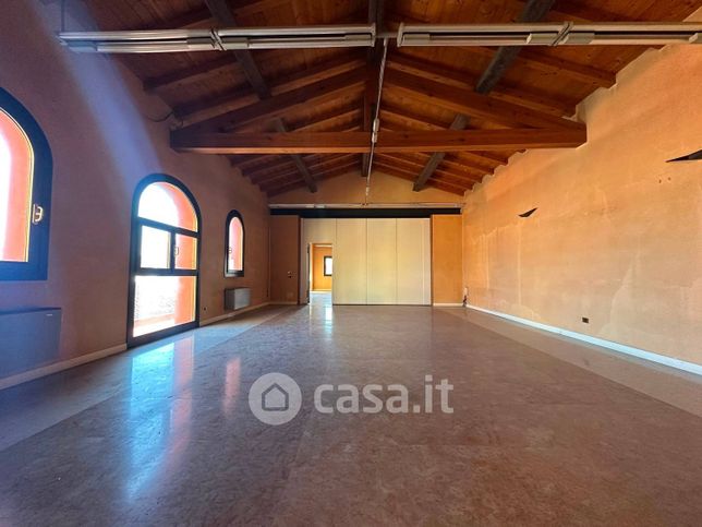 Ufficio in commerciale in 