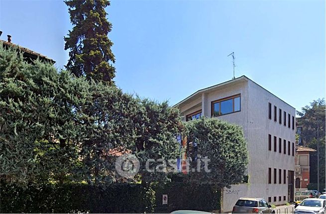 Ufficio in commerciale in 