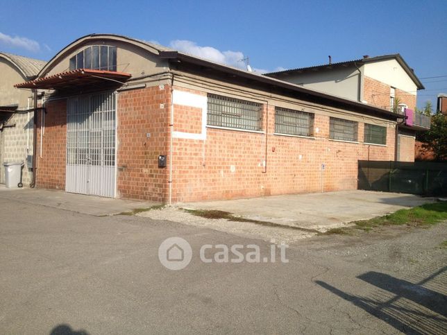 Capannone in commerciale in 