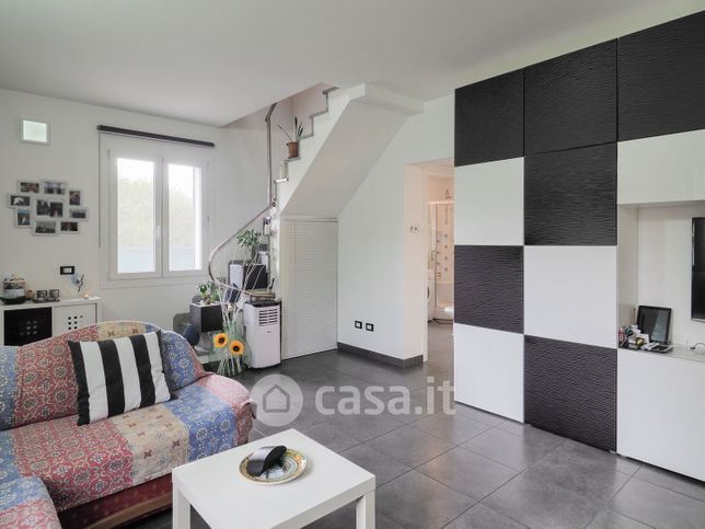Casa indipendente in residenziale in Via Sarzana