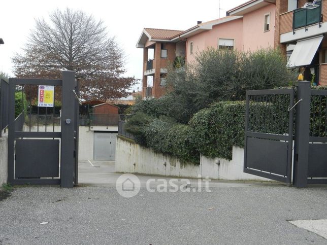 Garage/posto auto in residenziale in Viale del Lavoro 6