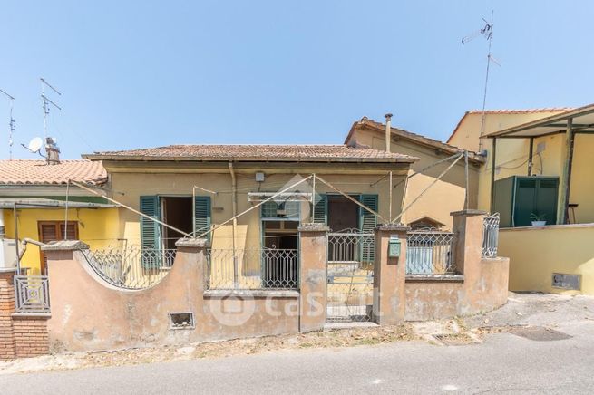 Casa bi/trifamiliare in residenziale in Via Sacro Cuore 12