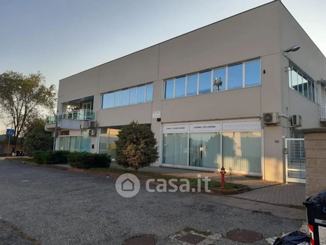 Ufficio in commerciale in 