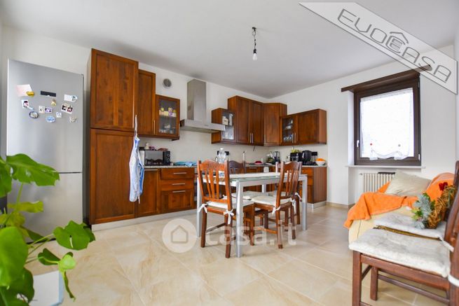 Casa indipendente in residenziale in Via Giovanni Amparore 3