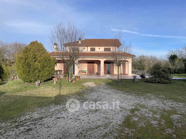 Villa in residenziale in 