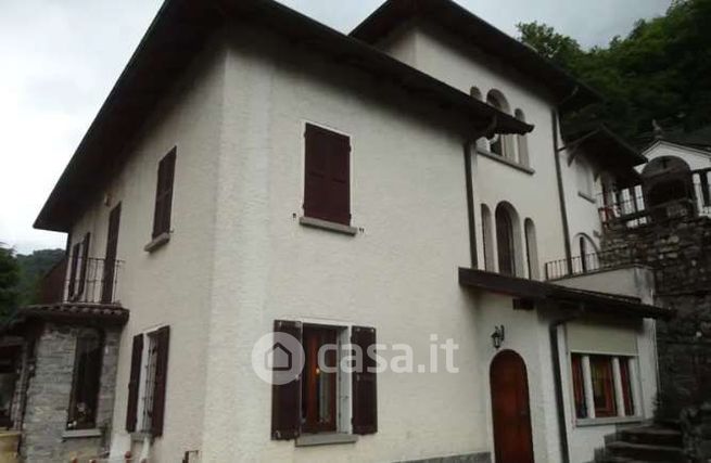 Casa bi/trifamiliare in residenziale in Via Monte San Primo 8