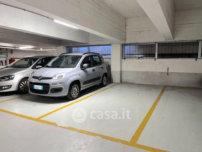 Box/posto auto in residenziale in Via Luoghi Santi